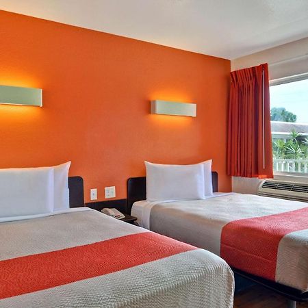 Motel 6 Дания-Бич Экстерьер фото